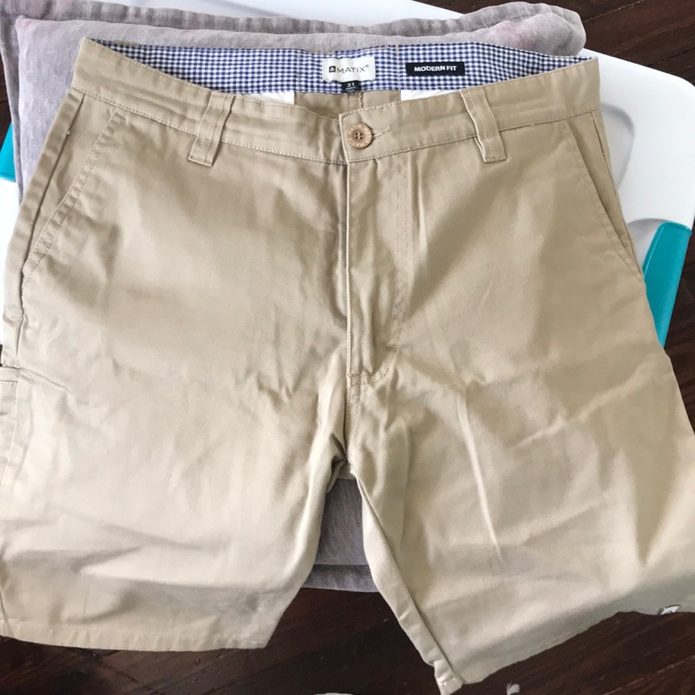 Matix Modern Fit Khaki Shorts; New w/o Tags; Sz 31